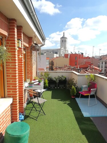 Penthouse Centre avec grande terrasse, rénovée et ensoleillée. Wifi - Licence