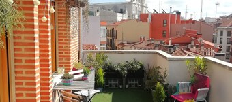 Penthouse center with large terrace, renovated and sunny. Wifi - License