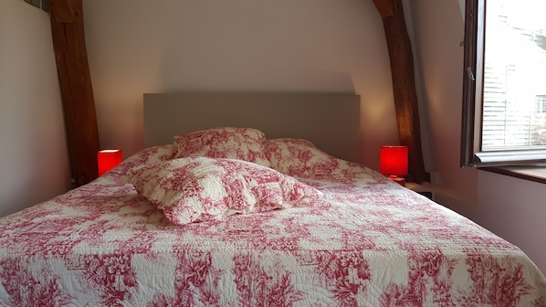 1 bedroom, travel cot, free WiFi, bed sheets