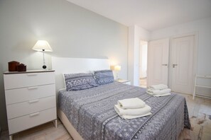 2 bedrooms, in-room safe, iron/ironing board, free WiFi