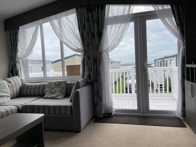 Rambling Rose caravan with sea view on Rockley Park
