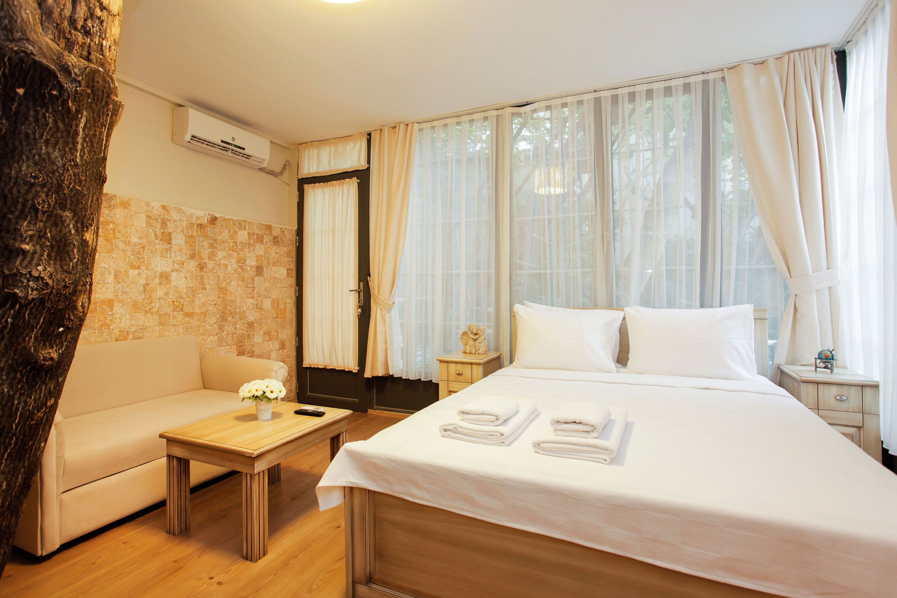 Stylish Studio with Private Patio