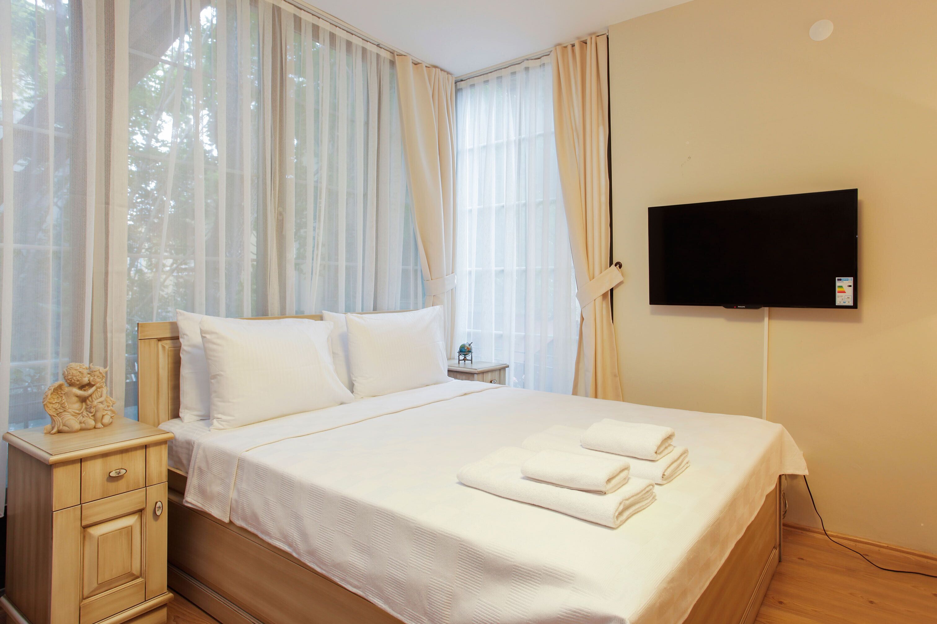 Stylish Studio with Private Patio