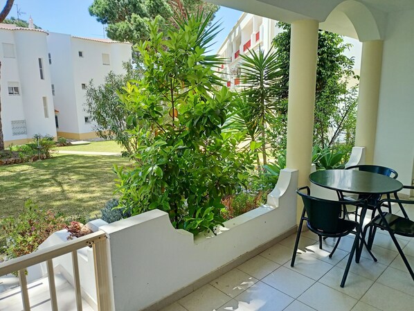 Outdoor dining - Vilamoura - 2 bedrooms with pool and garden (Quarteira)