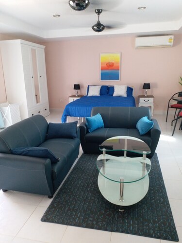 RESIDENCE CHEZ NOUS PHUKET, Studios (50 M²) with swimming pool.