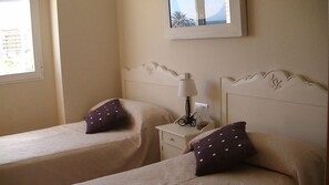 3 chambres, fer et planche à repasser, Wi-Fi gratuit, draps fournis