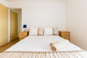 2 chambres, fer et planche à repasser, accès Internet, draps fournis