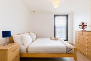 2 chambres, fer et planche à repasser, accès à Internet, literie fournie