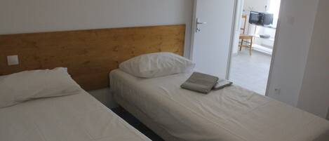2 bedrooms, desk, free WiFi, bed sheets