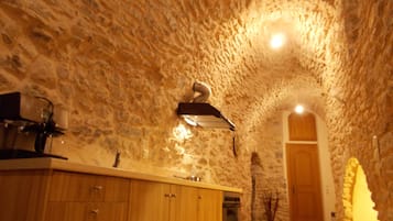 Frigorifero, forno, macchina per tè/caffè, tostapane