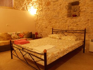 2 Schlafzimmer, Schreibtisch, Bügeleisen/Bügelbrett, kostenloses WLAN