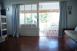 2 bedrooms, soundproofing, iron/ironing board, travel cot - Porto Santo - Pedras Pretas Beach House (Porto Santo Island)