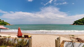Am Strand, Liegestühle, Strandtücher