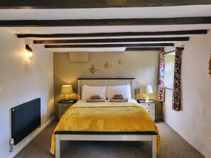 4 bedrooms, desk, iron/ironing board, free WiFi - Large historic barn conversion on smallholding with alpacas, goats and pigs (Lanner,)