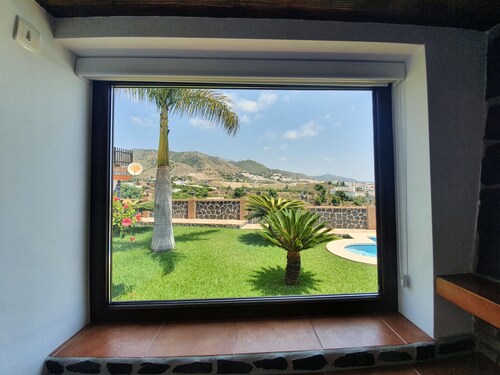 Beautiful Villa With Heated* Pool & Jacuzzi, Air Conditioning, WIFI Internet