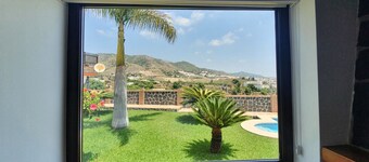 Beautiful Villa With Heated* Pool & Jacuzzi, Air Conditioning, WIFI Internet