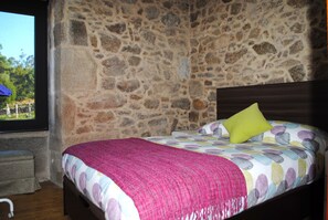 3 habitaciones, tabla de planchar con plancha, wifi y ropa de cama