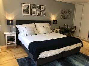 1 dormitorio, caja fuerte, tabla de planchar con plancha y wifi