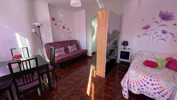 1 chambre, fer et planche Ă repasser, lit parapluie, Wi-Fi gratuit