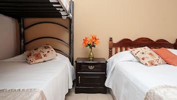 5 bedrooms, iron/ironing board, WiFi, bed sheets