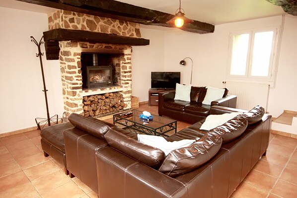 Smart TV, fireplace, DVD player, foosball