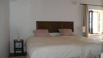 3 chambres, fer et planche à repasser, lit parapluie, draps fournis