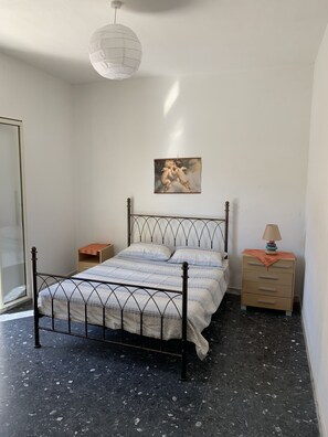 2 chambres, fer et planche à repasser, accès à Internet (gratuit)