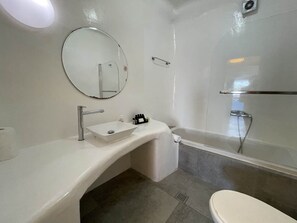 Combined shower/tub, hair dryer, towels, soap - Superior Apartment: Private Glass pool & Shared Pool, Sea view, Bar, Gym (Mykonos)