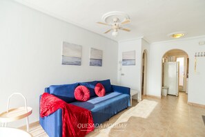 Smart TV, books, stereo