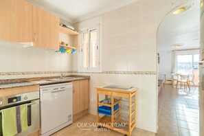 Frigorífic, microones, forn i placa de cuina