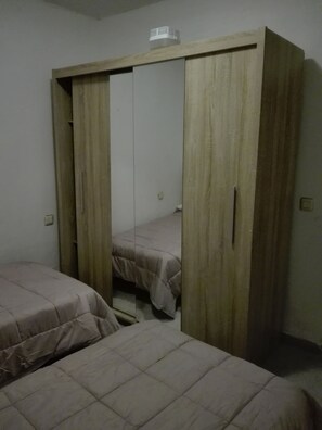3 slaapkamers, een strijkplank/strijkijzer, wifi, beddengoed