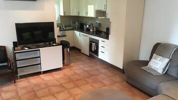 Télévision, jeux vidéo, lecteur de DVD, livres