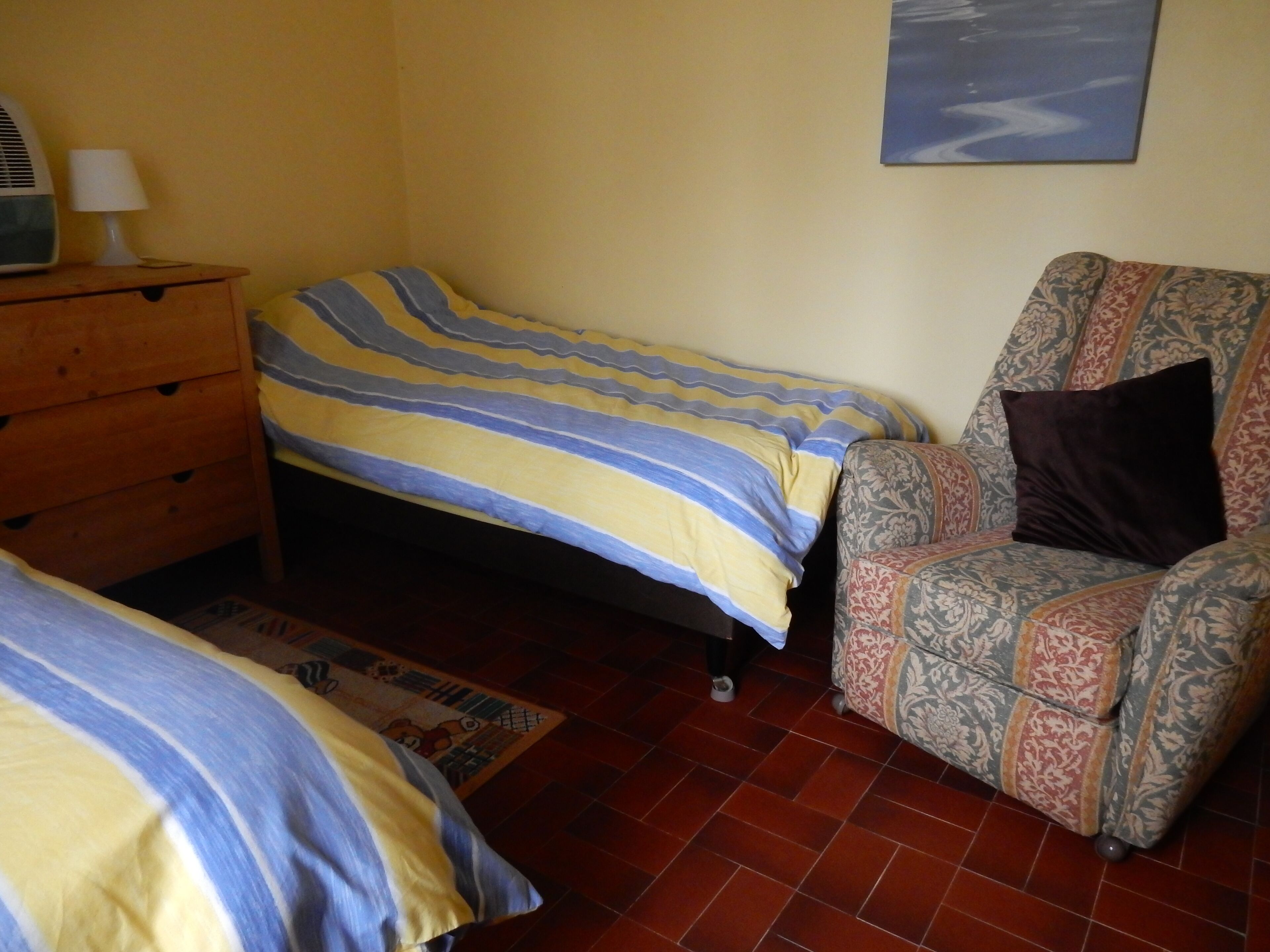5 bedrooms, iron/ironing board, bed sheets