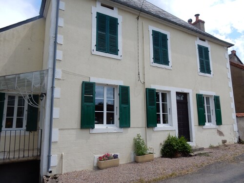 Beautiful, quiet, Burgundy village location close to local amenities.