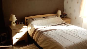 5 slaapkamers, een strijkplank/strijkijzer, beddengoed