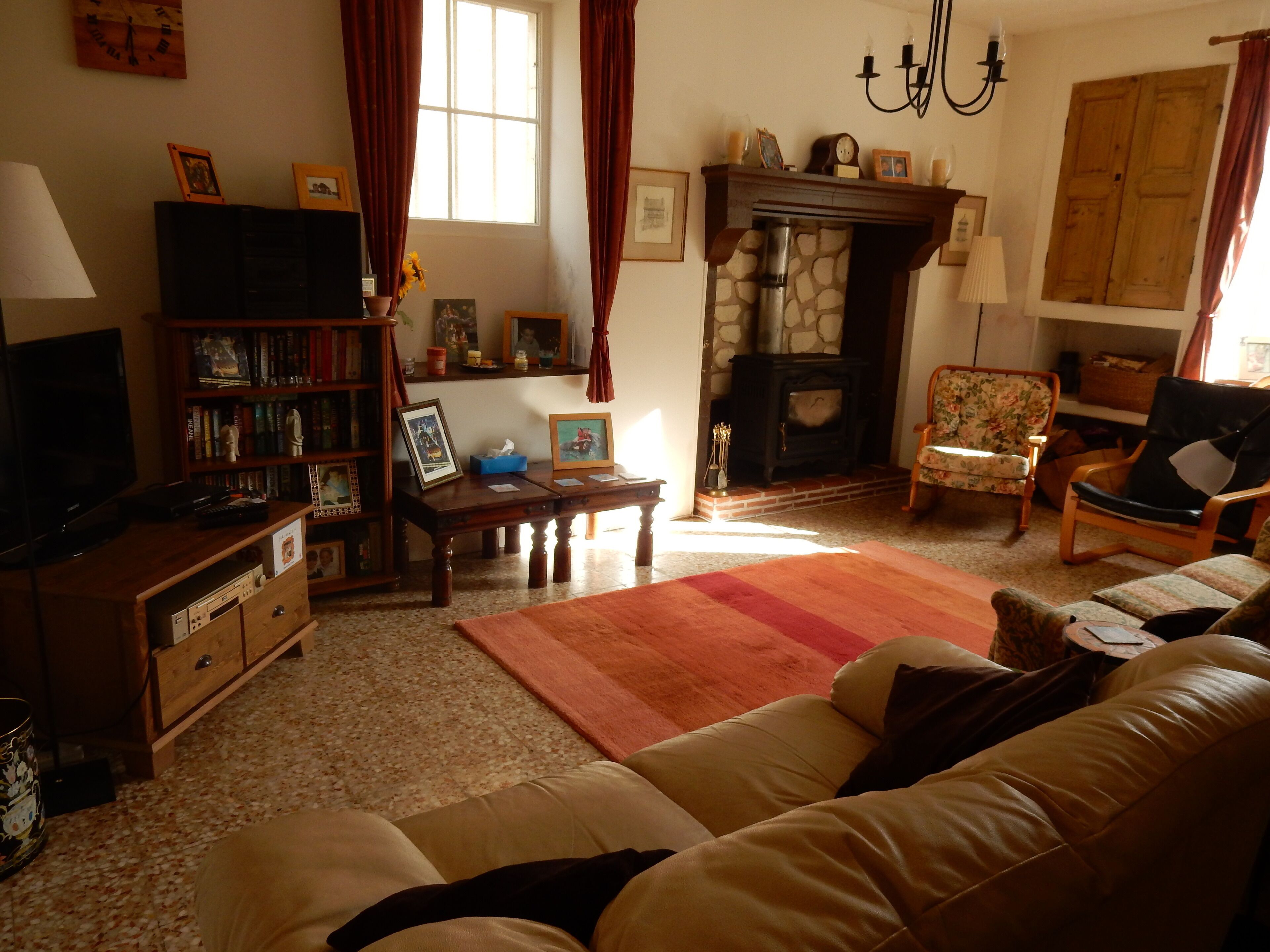 Beautiful, quiet, Burgundy village location close to local amenities.