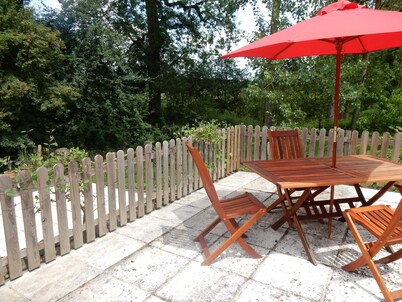 Beautiful, quiet, Burgundy village location close to local amenities.