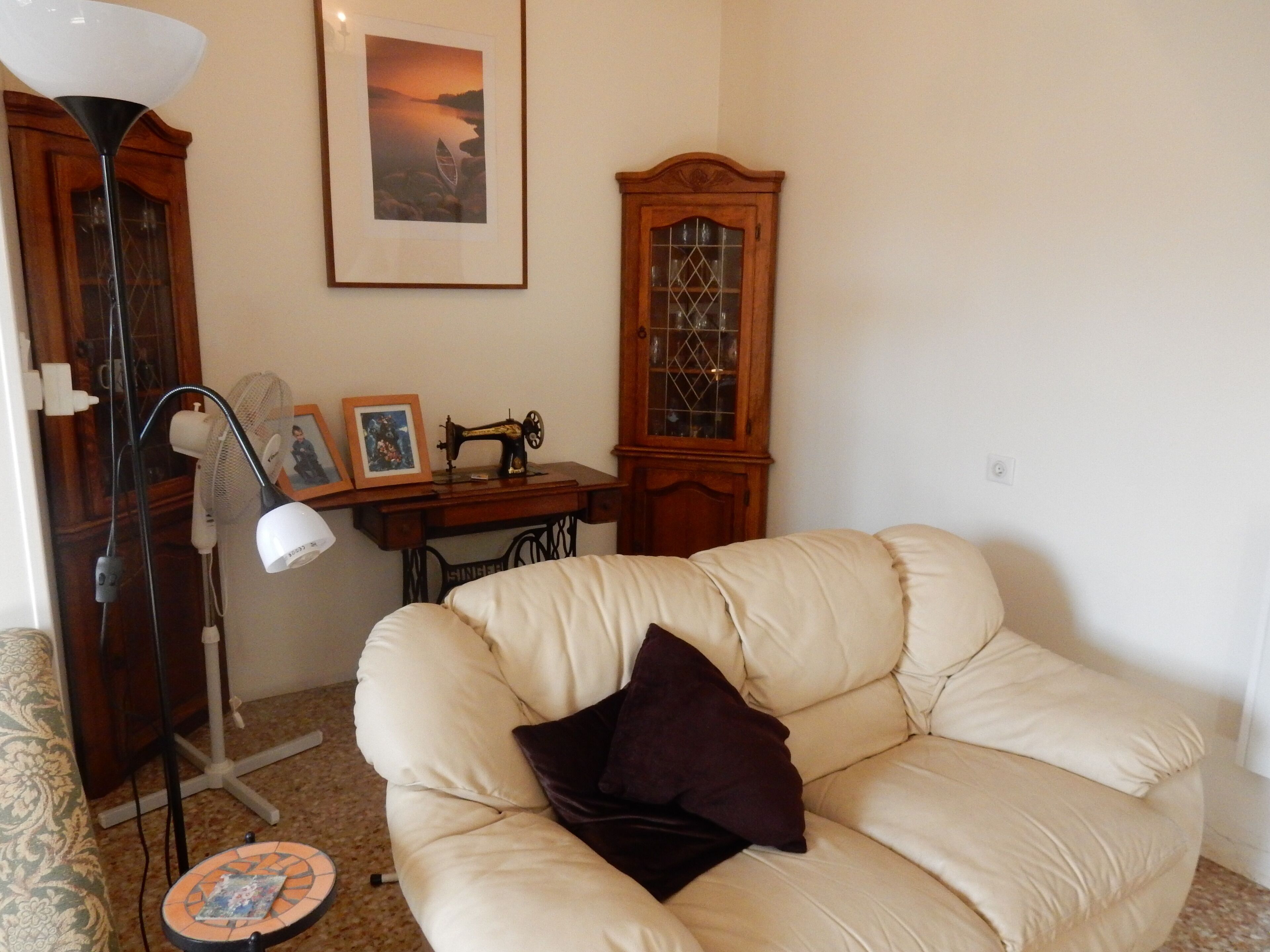 Beautiful, quiet, Burgundy village location close to local amenities.