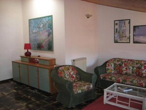 Smart TV, table tennis