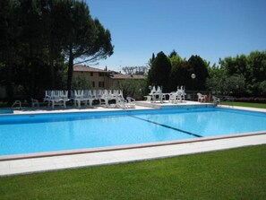 Outdoor pool - In Via Giordano Bruno 3 with a park of 9,000 sqm with 2 beautiful pools (San Felice del Benaco)