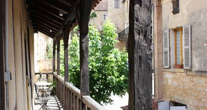 Superb 14th Century Historic House with 2 large bedrooms sleeps 6 guests