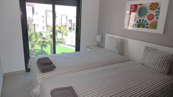 2 dormitorios, tabla de planchar con plancha, wifi gratis y ropa de cama