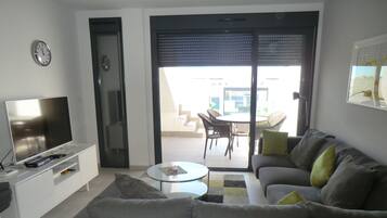 Una televisión de pantalla plana