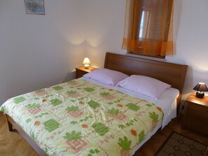 1 bedroom, iron/ironing board, free WiFi, bed sheets