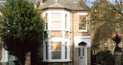 Chiswick, London,W4, 2 Bedroom Garden Flat.