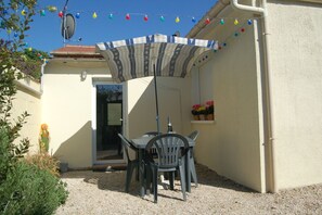 Outdoor dining - DISNEYLAND PARIS "Angels'Inn" COTTAGE 4 PEOPLE + BABY (Coutevroult)