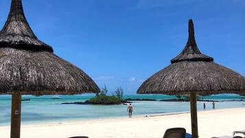 Una spiaggia nelle vicinanze