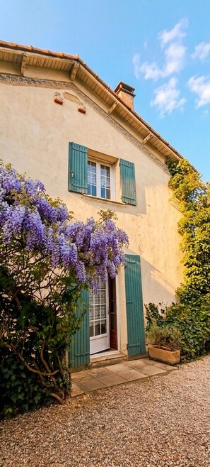 Exterior - An Old Mas in Provence, Sun and Swimming Pool (Cabannes)
