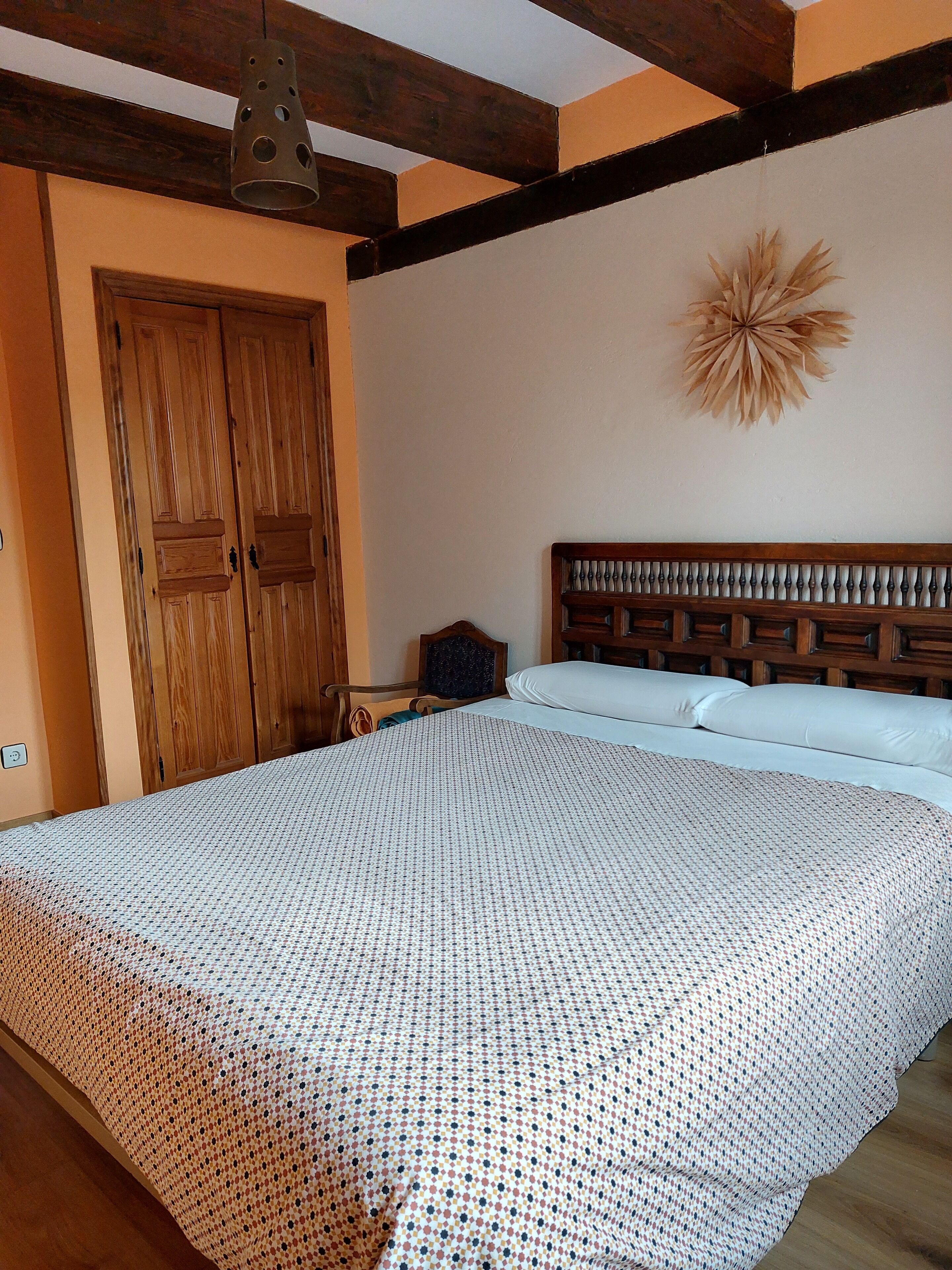 4 slaapkamers, reisbedje, wifi, beddengoed