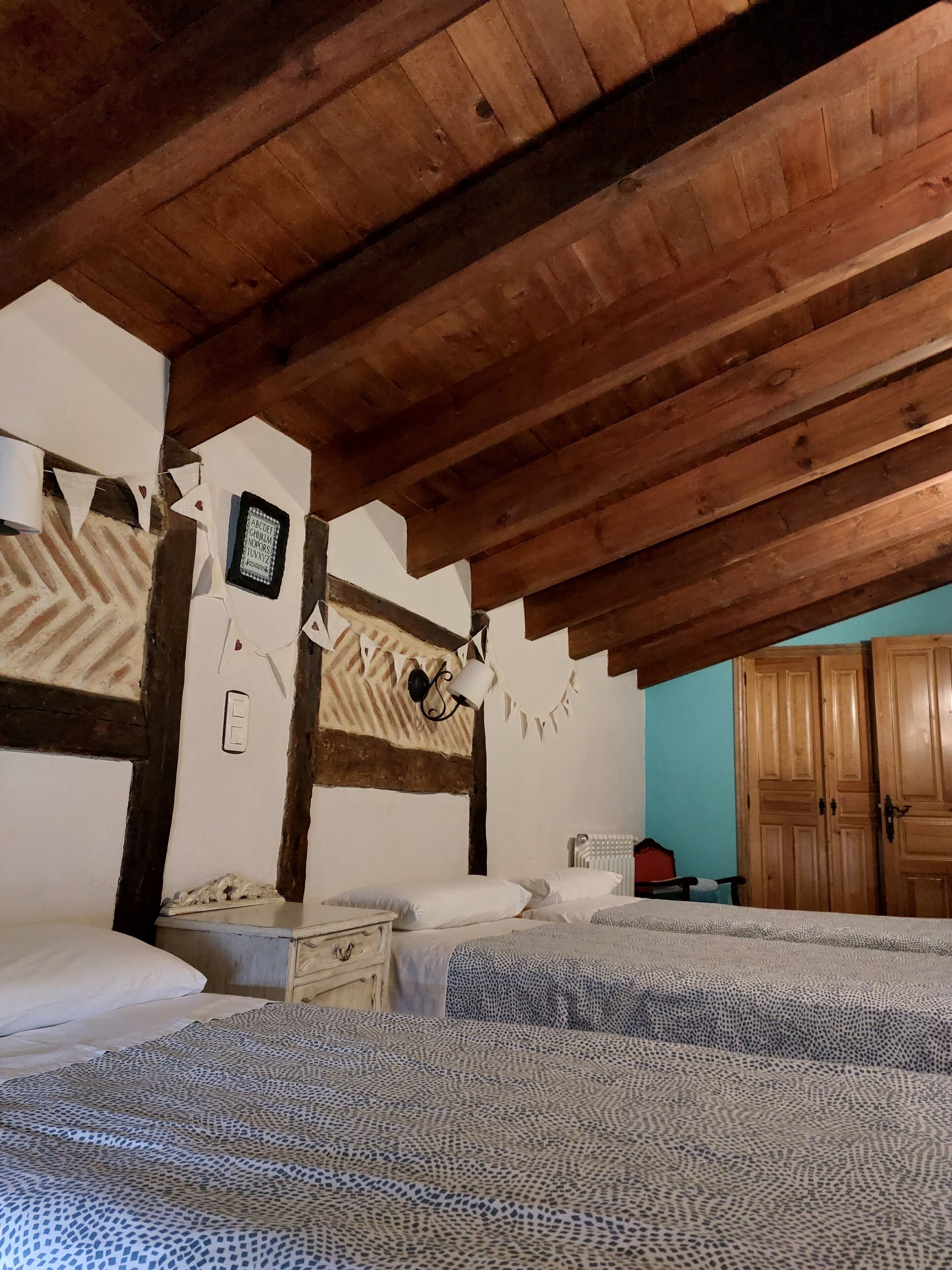 4 slaapkamers, reisbedje, wifi, beddengoed